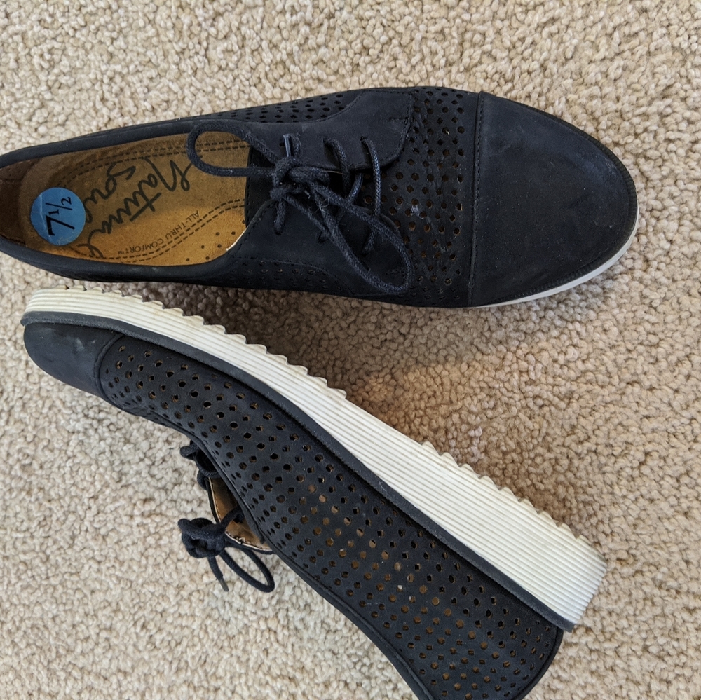 Wingtip sneakers